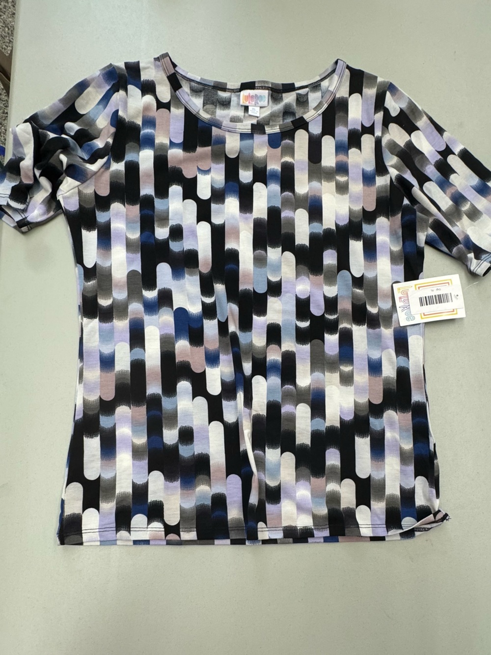 LuLaRoe Short Sleeve Gigi Top Shirt Black Blue White Gray Purple Abstract Print